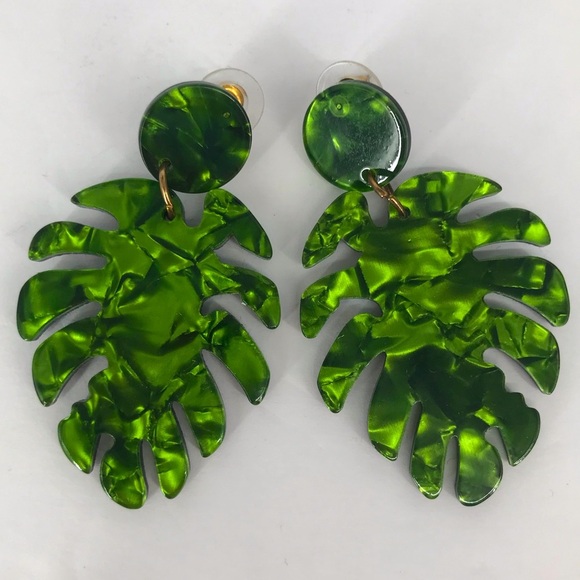 🌼5 for $25 Acrylic Monstera Leaf Earrings - Picture 1 of 3